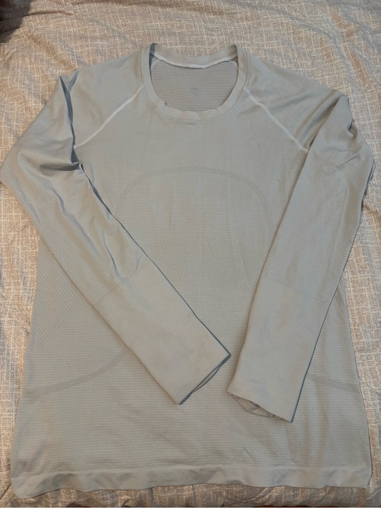 lululemon athletica Tops - lululemon athletica Light Gray Crewneck Long Sleeve Top